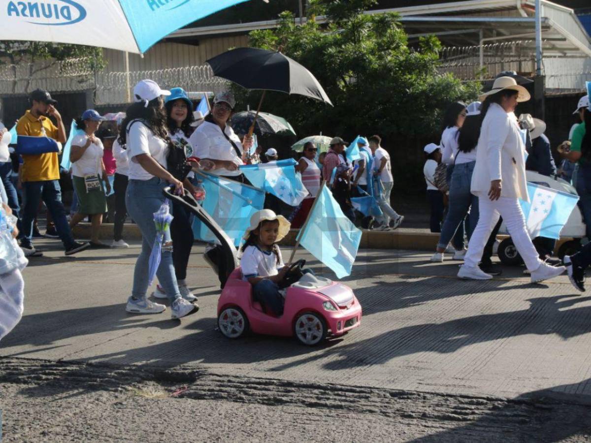 Lo que no se vio de la caminata de las iglesias en la capital