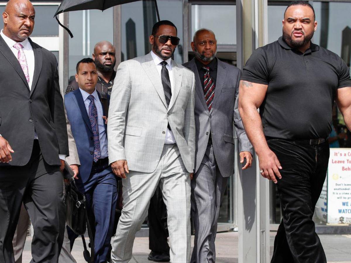 Condenan a 30 años de cárcel al cantante R. Kelly