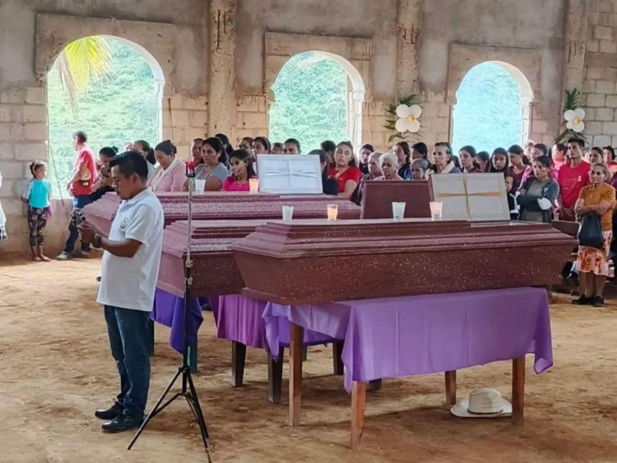 Dan último adiós a cuatro miembros de familia muertos en fatal accidente en Copán