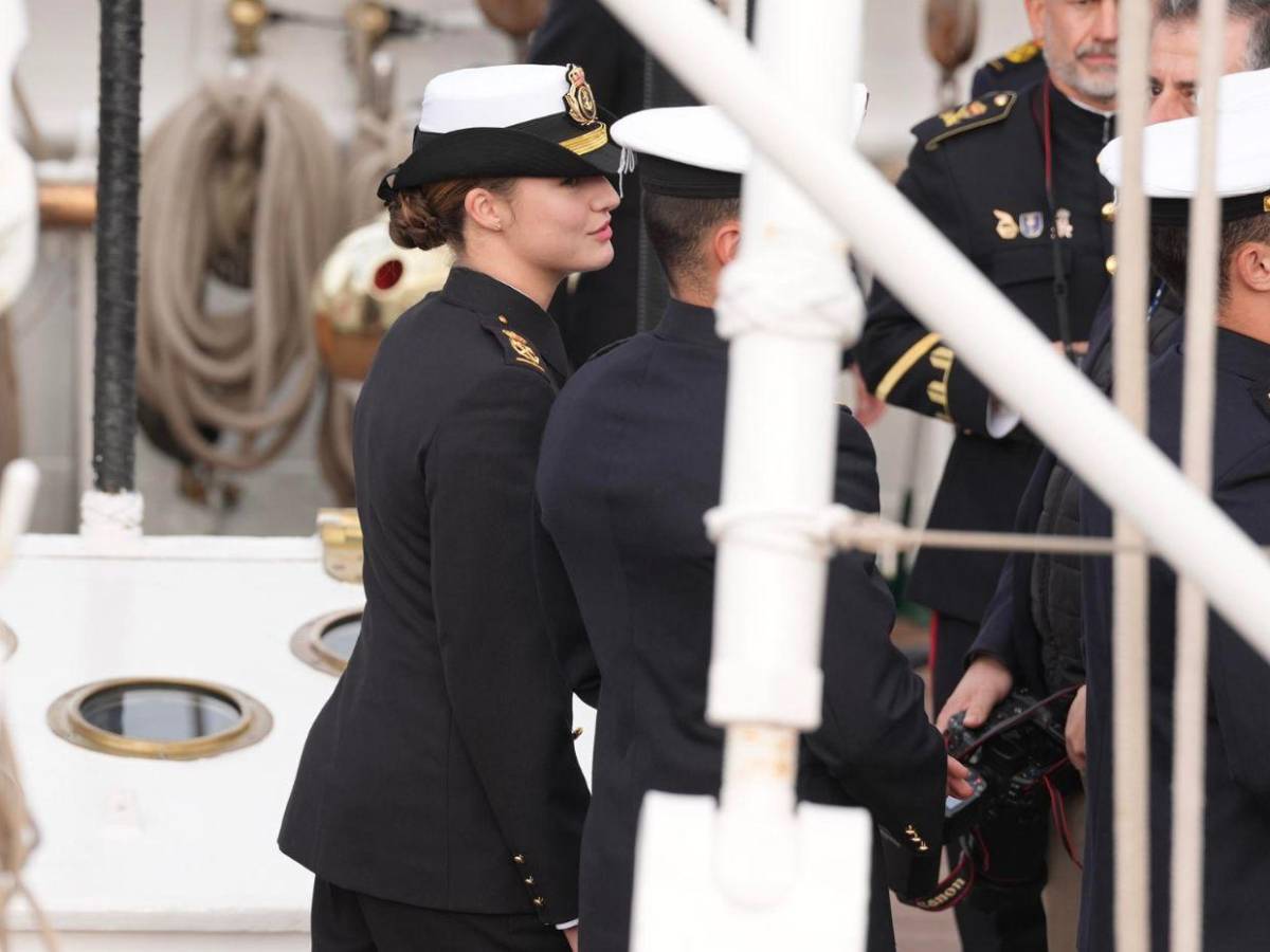 Princesa Leonor se embarca en el buque Elcano; estará en alta mar seis meses Princesa Leonor se embarca en el buque Elcano; estará en alta mar seis meses