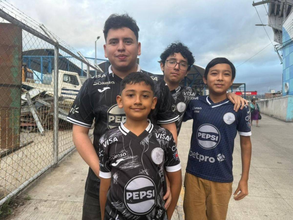 Aficionados del Motagua llegaron al estadio para vivir la fase triangular