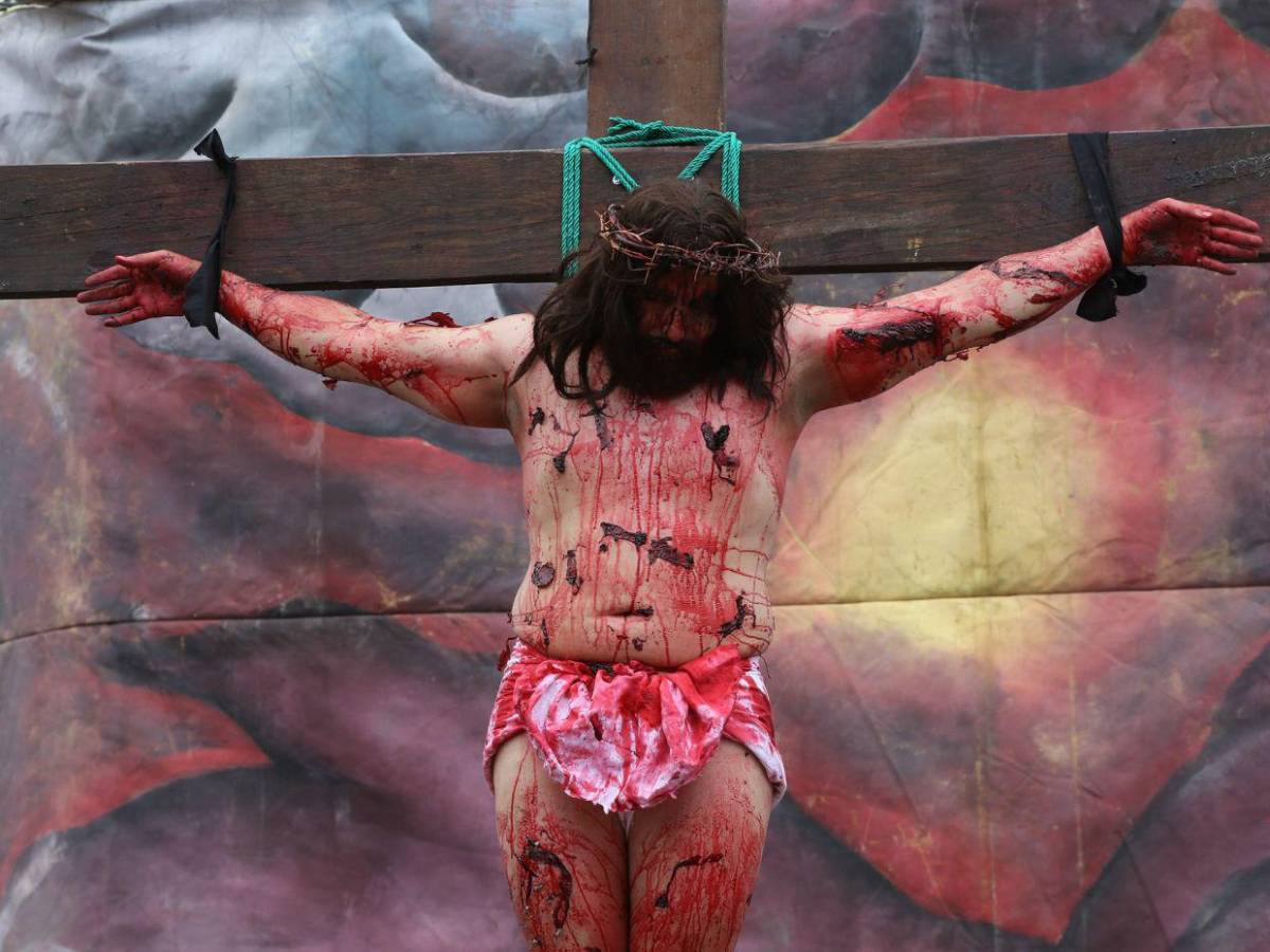 Sacrificio, dolor y el mal: Las 20 mejores imágenes que dejó el Vía Crucis en la capital