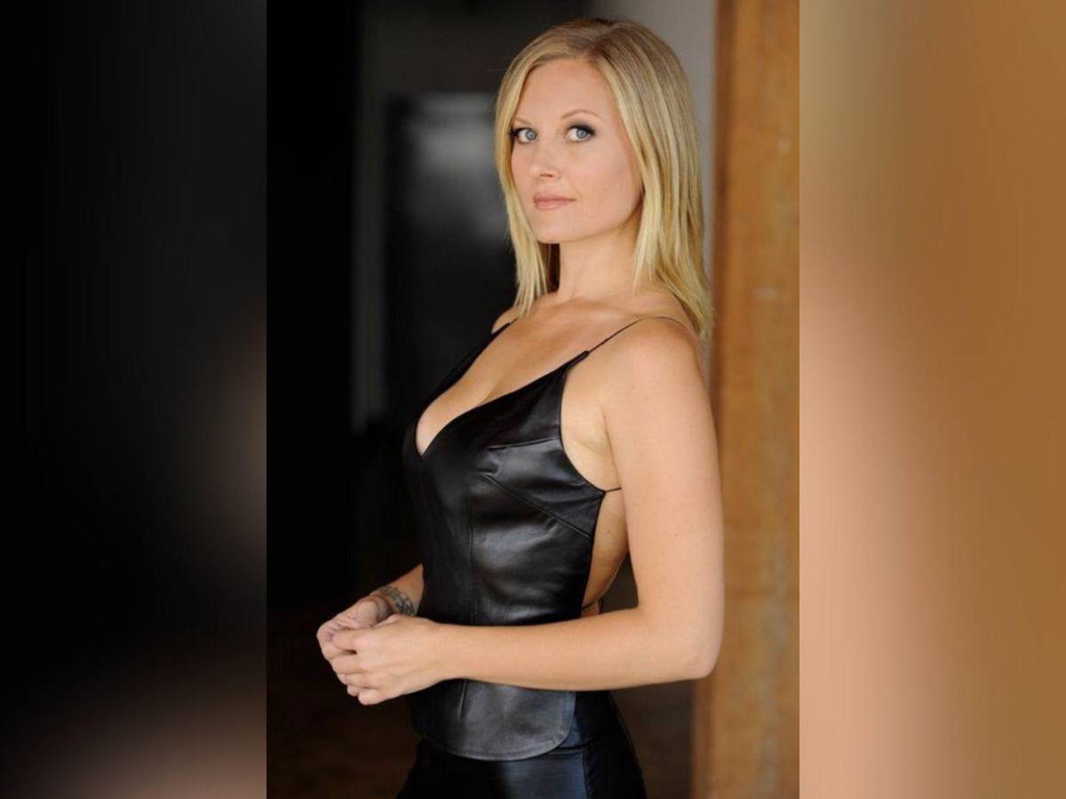 Murió Carrie Anne Fleming: estrella de Supernatural que desafió al terror