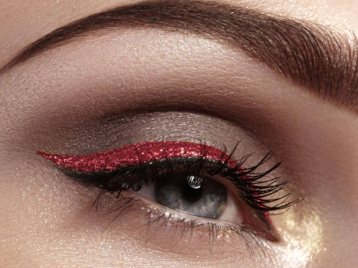 El glacial look arrasa esta Navidad 2025: cómo lograr el maquillaje más viral de la temporada