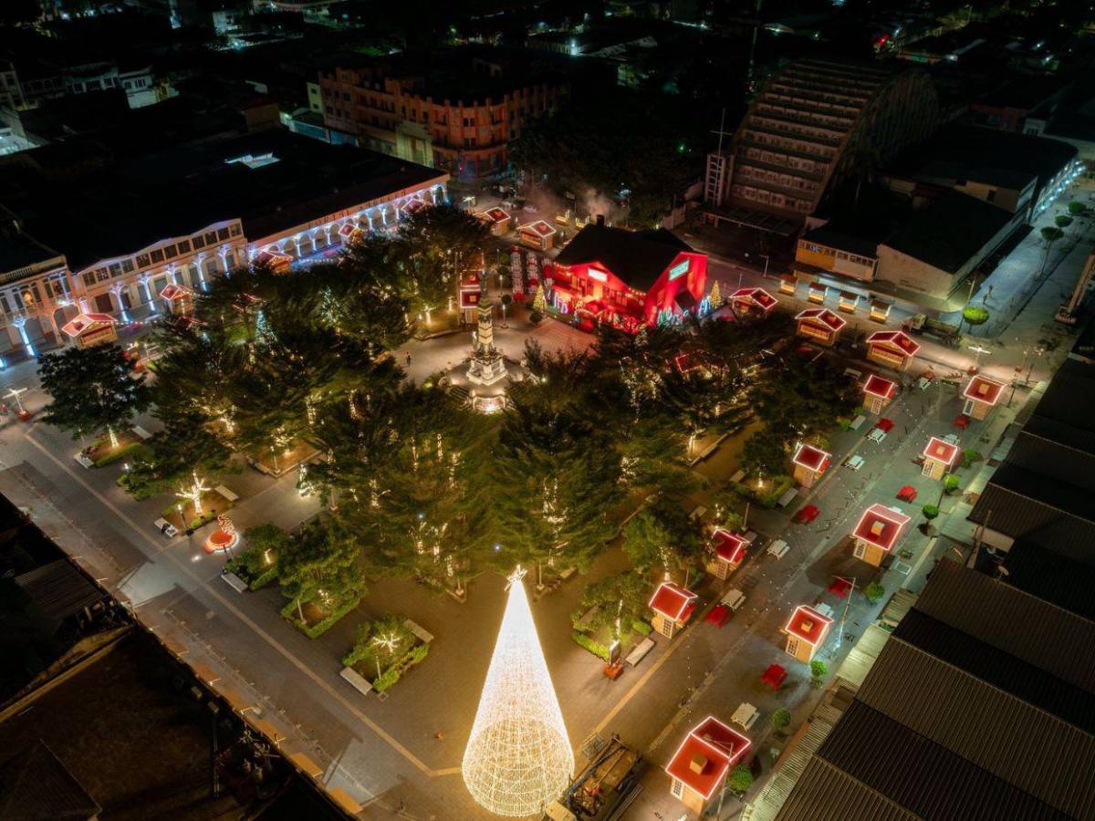 Así luce la Villa Navideña 2025 de El Salvador, la más grande de la región