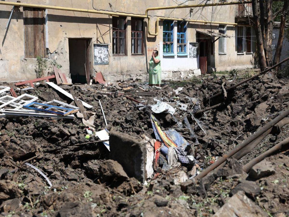 Seis personas mueren en ataque ruso en Ucrania antes de reunión de la UE sobre sanciones