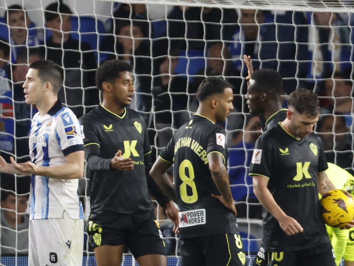 Choco Lozano consigue el penal del empate del Almería ante Real Sociedad