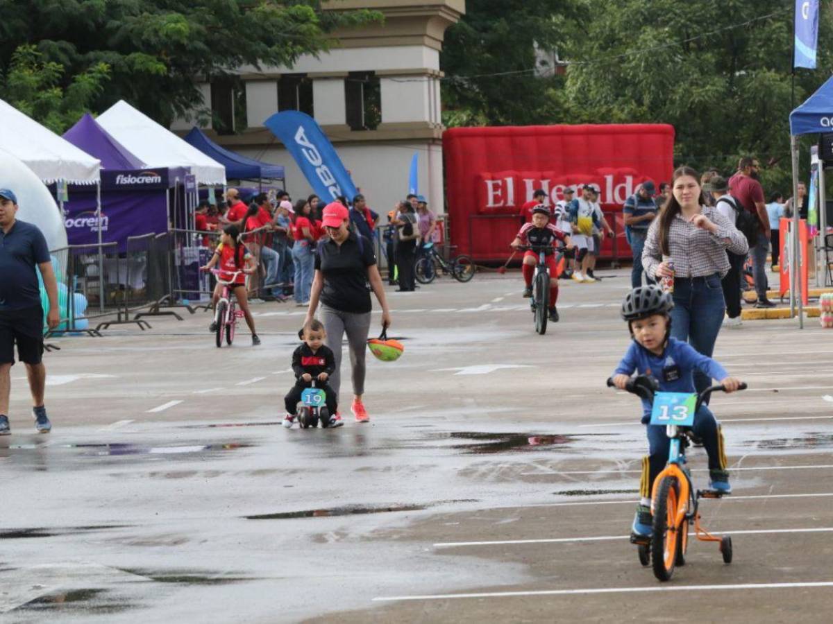 A Jayson Andre Lagos nada lo para en la Vuelta Ciclística Infantil 2025