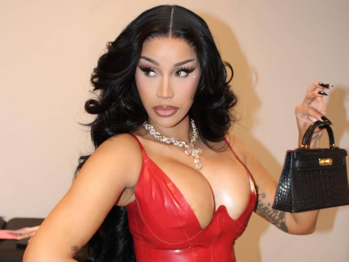 Cardi B confiesa el miedo que frena su próxima visita al quirófano