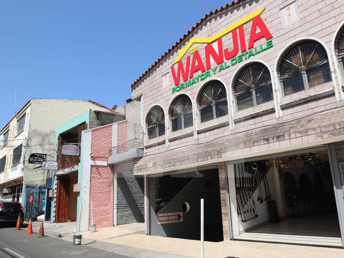 Competencia desleal: Comercios chinos van ganando terreno en la capital