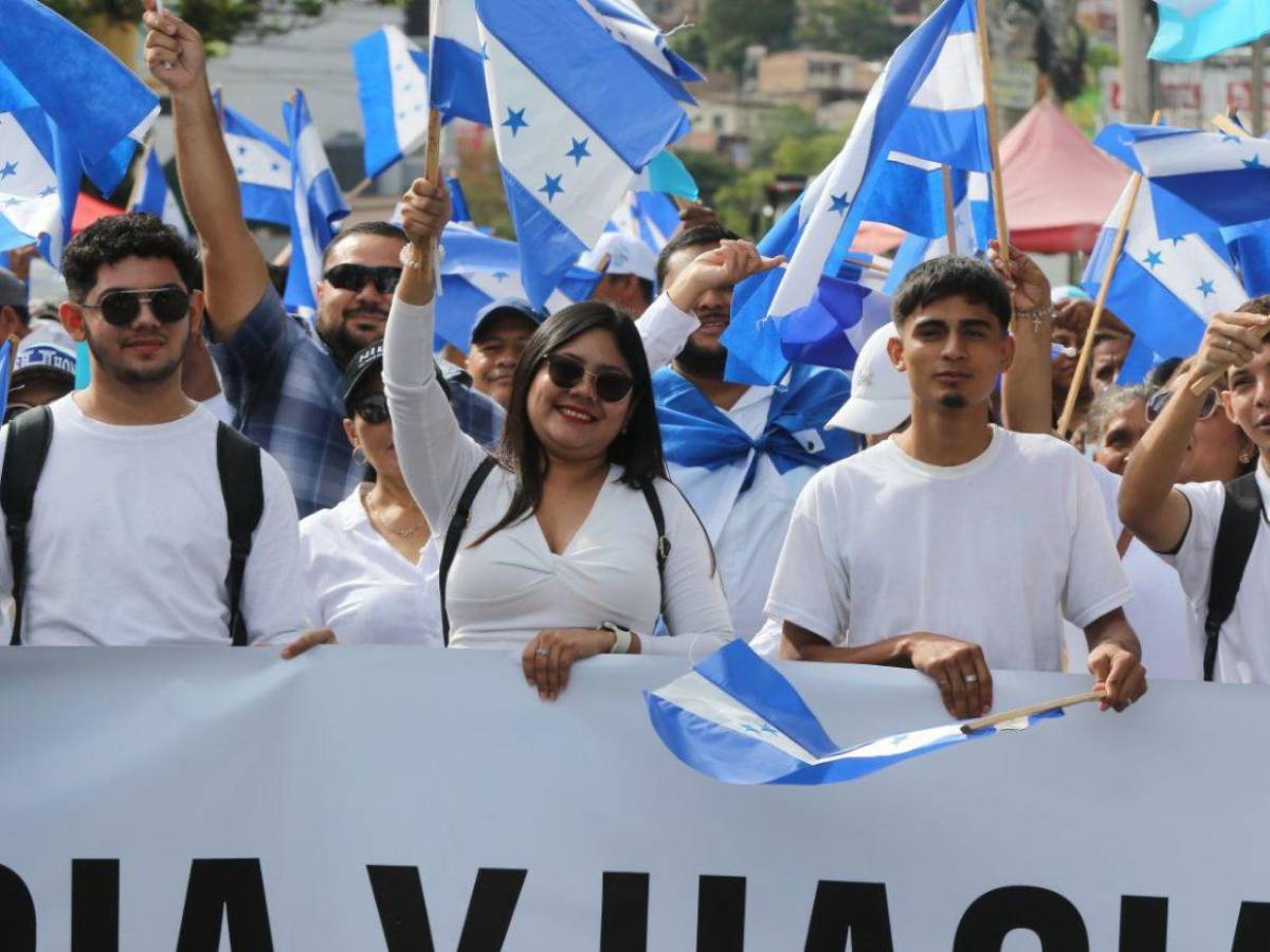 Partido Nacional realiza marcha por la libertad y la democracia de Honduras