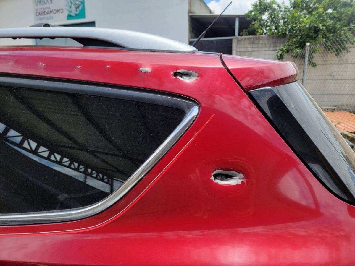 Iba con su hijo y el carro recibió seis disparos: atentado contra alcalde de Quimistán