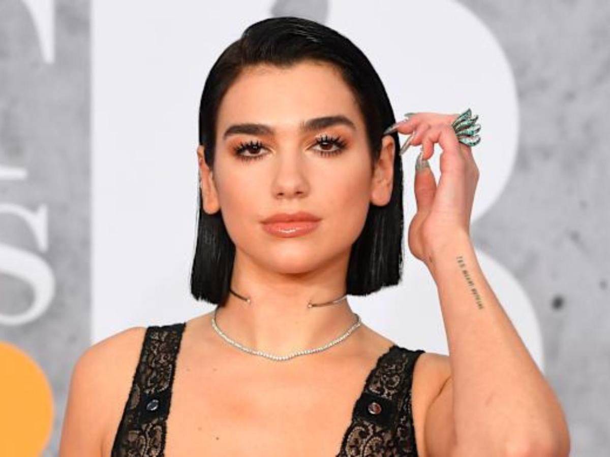 Dua Lipa cumple 30 años en la cima de su carrera musical que ya suma 15