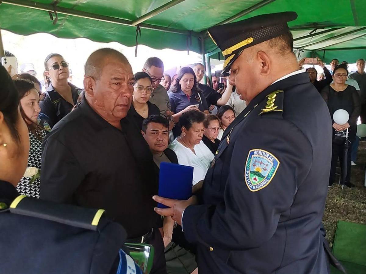 Le tendieron una trampa, pero se lo dejo a Dios: padre del comisario Lester Amador, víctima en Corinto