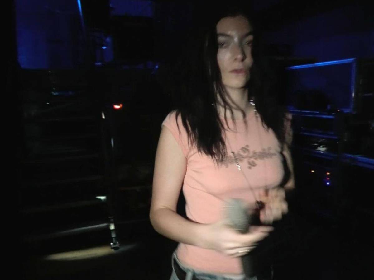 Pánico en Lollapalooza: Lorde para su concierto por varios desmayos entre el público