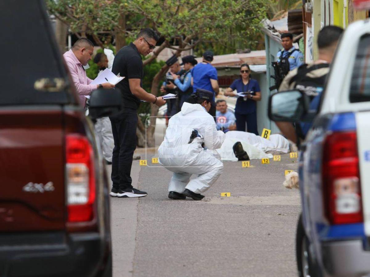 ¡Llena de casquillos! Así quedó la escena del crimen de una pareja en la colonia Estados Unidos