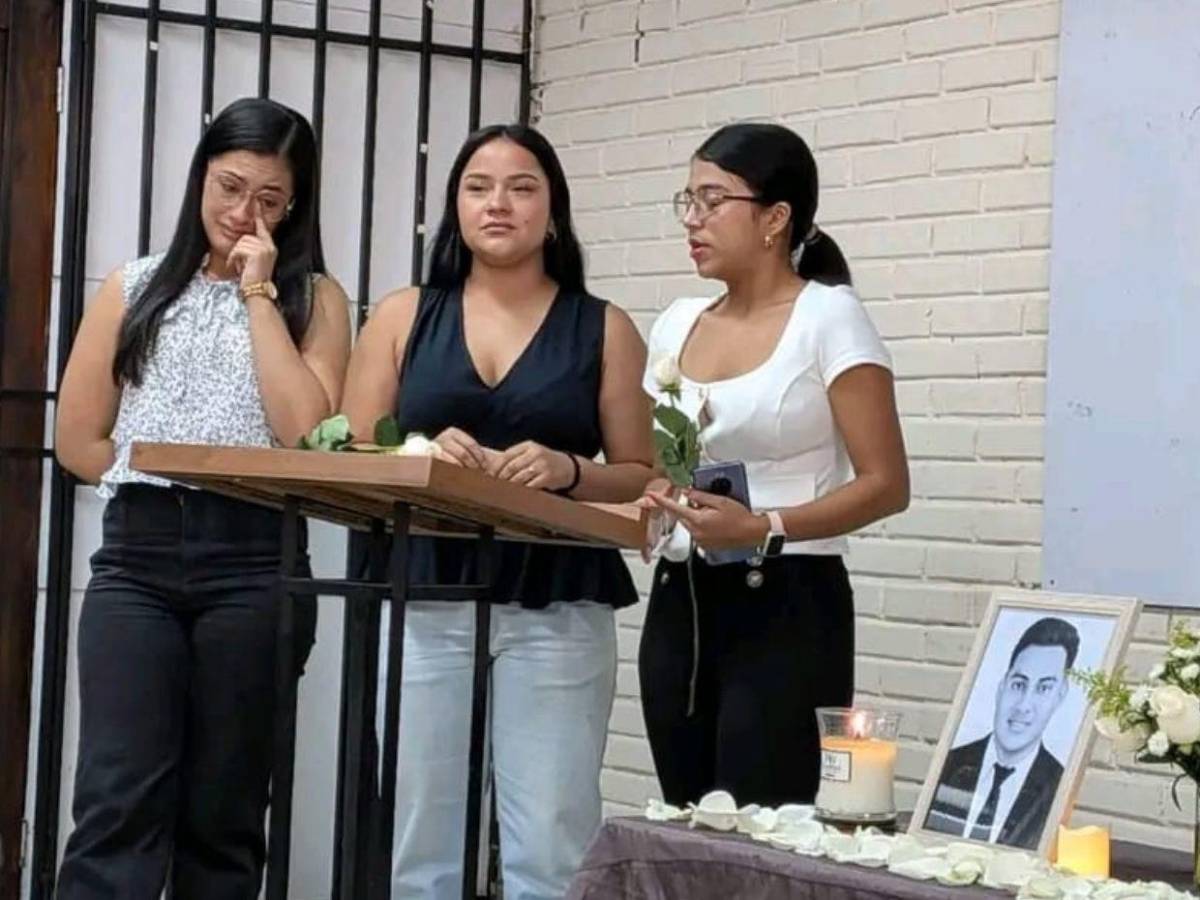 Rinden homenaje a Christian Mendoza, estudiante de Periodismo que falleció en accidente