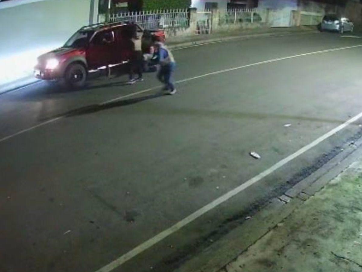 Cámaras captaron el robo de un carro en Loarque: recuperan vehículo utilizado por los ladrones