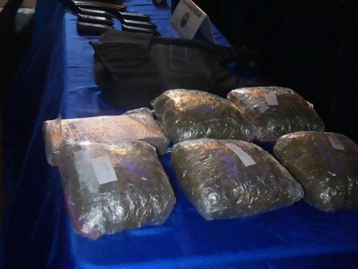 Con un lanzamisiles banda criminal pretendía atacar Black Mambas Con un lanzamisiles banda criminal pretendía atacar Black Mambas