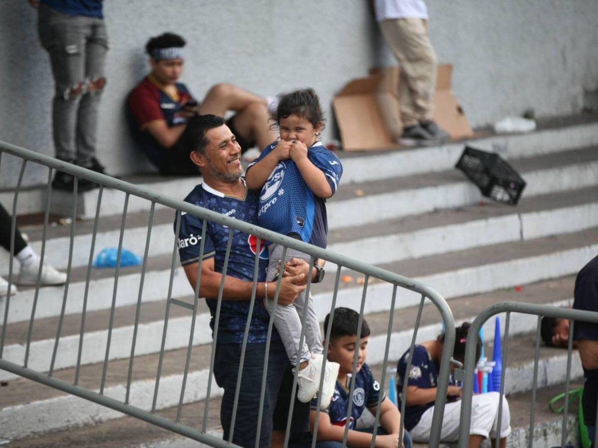 Aficionados del Motagua llegaron al estadio para vivir la fase triangular