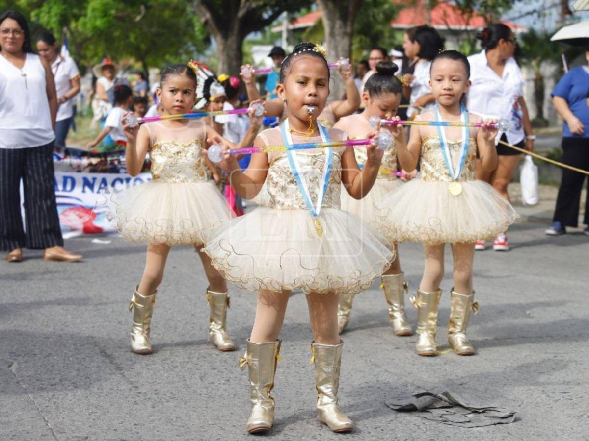 Los más pequeños rinden homenaje a la Patria en su 205 aniversario de Independencia