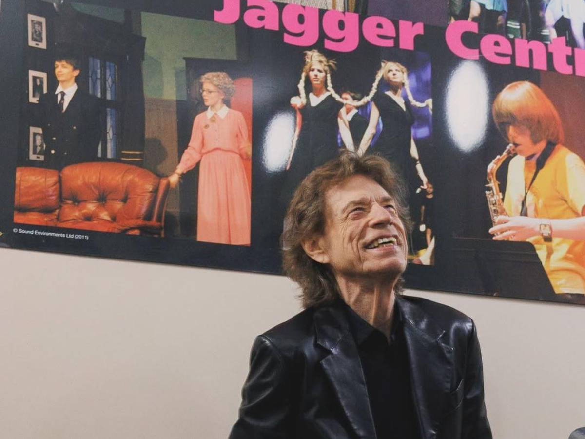 Dos veces al borde de la muerte: lo que la nueva biografía de los Rolling Stones cuenta sobre Mick Jagger