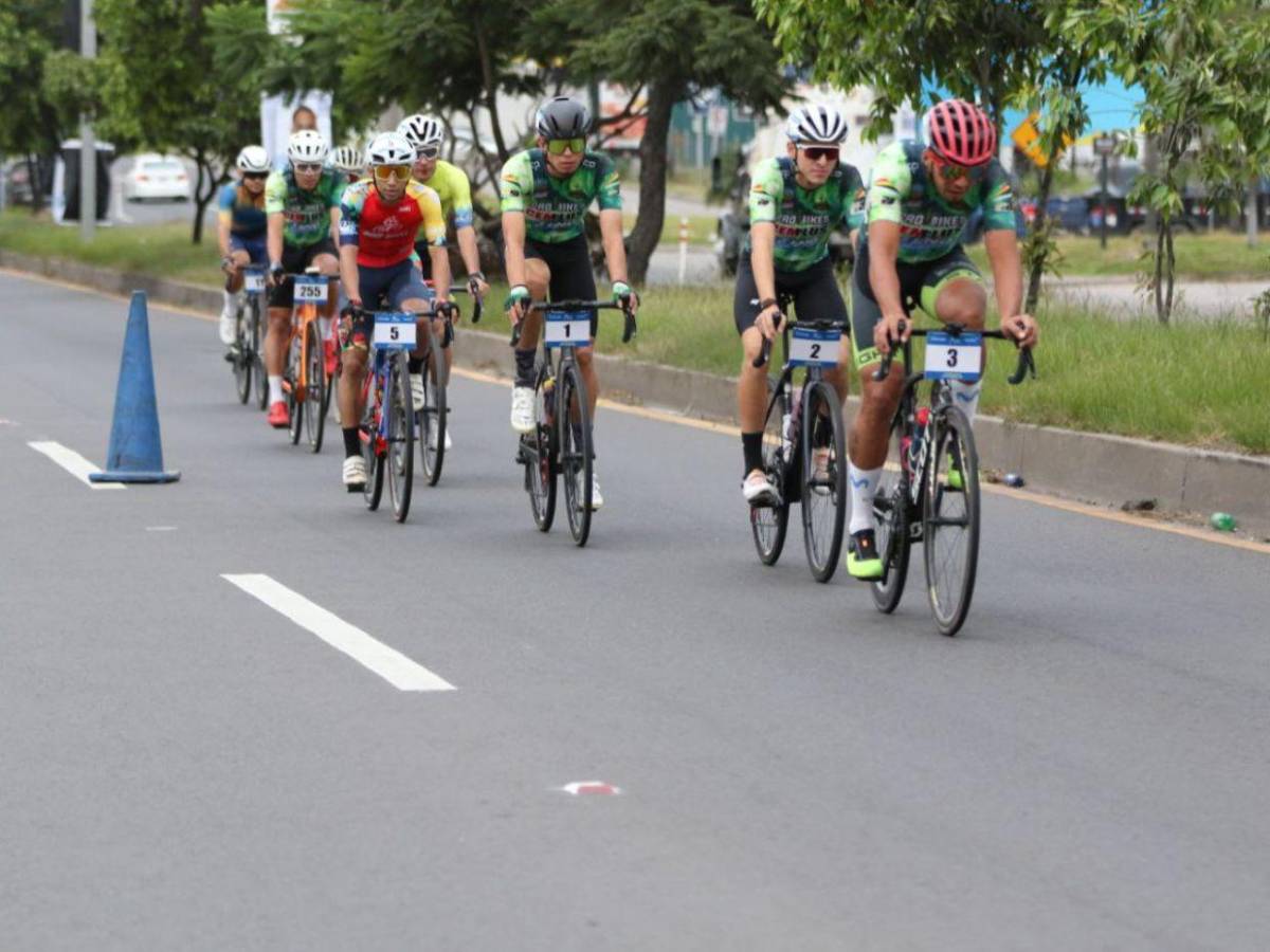 Ambiente lleno de emoción se vive en la Vuelta EL HERALDO 2025