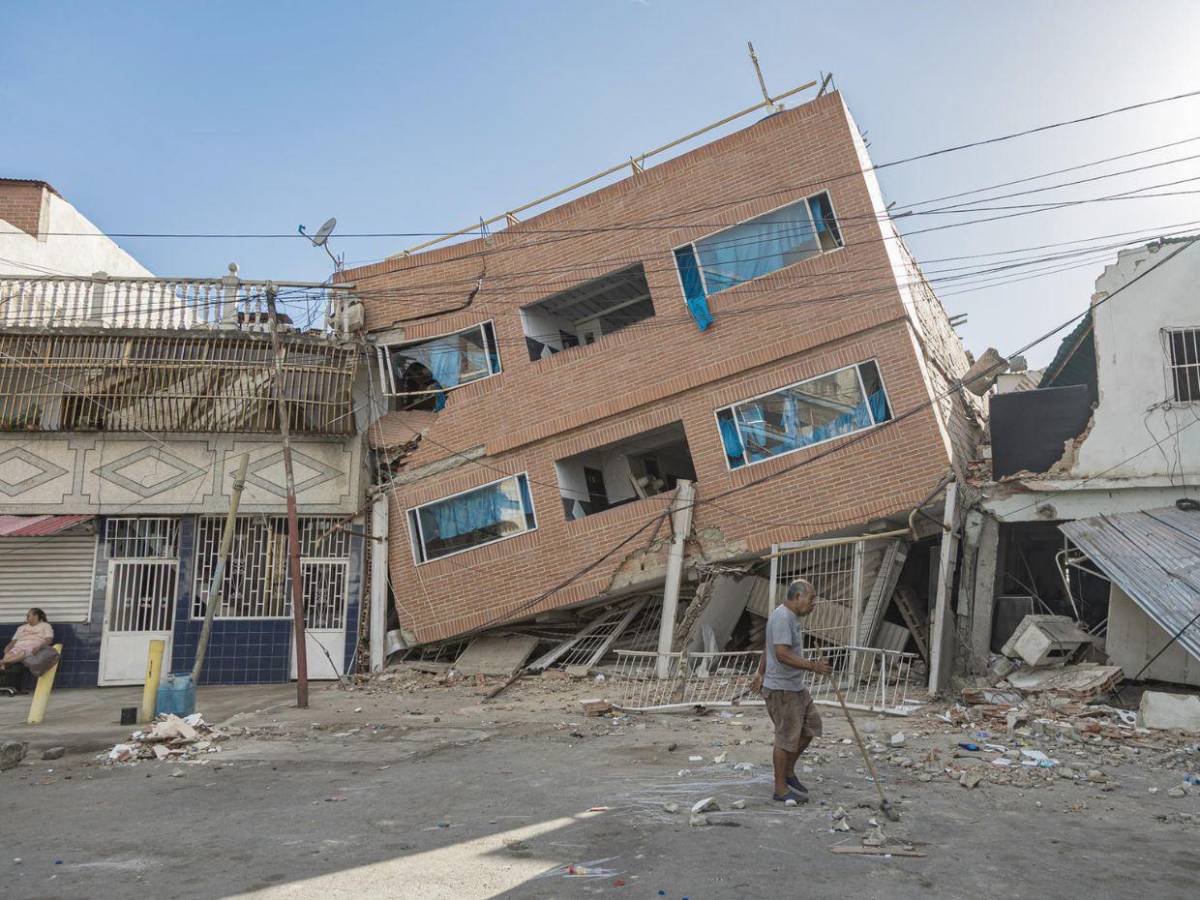Se elevan a 1,450 las personas fallecidas por el doble terremoto en Venezuela