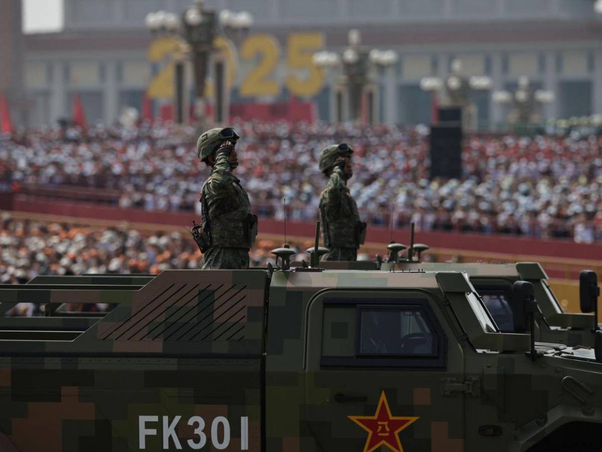China saca músculo en un desfile militar en el que advierte de su imparable avance