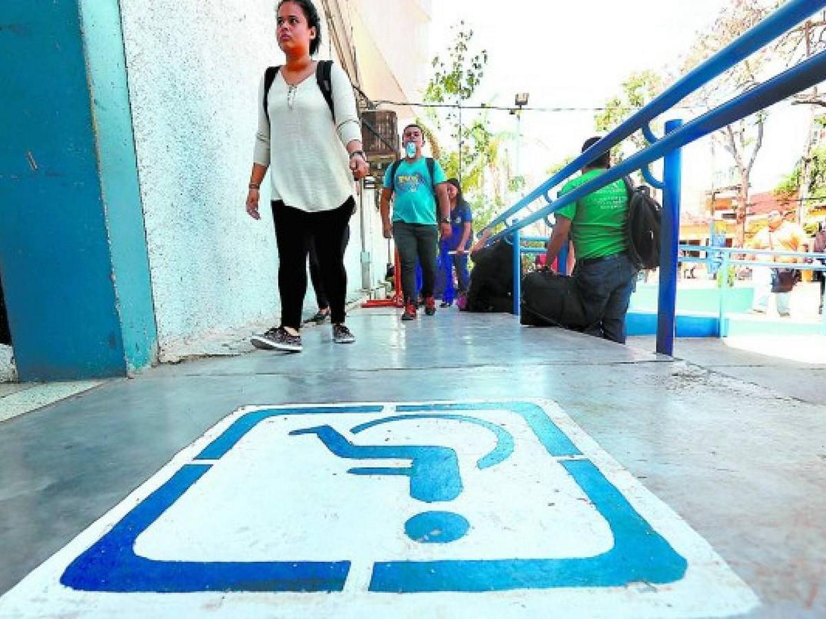 Personas con discapacidad exigen su derecho de inclusión en centros educativos