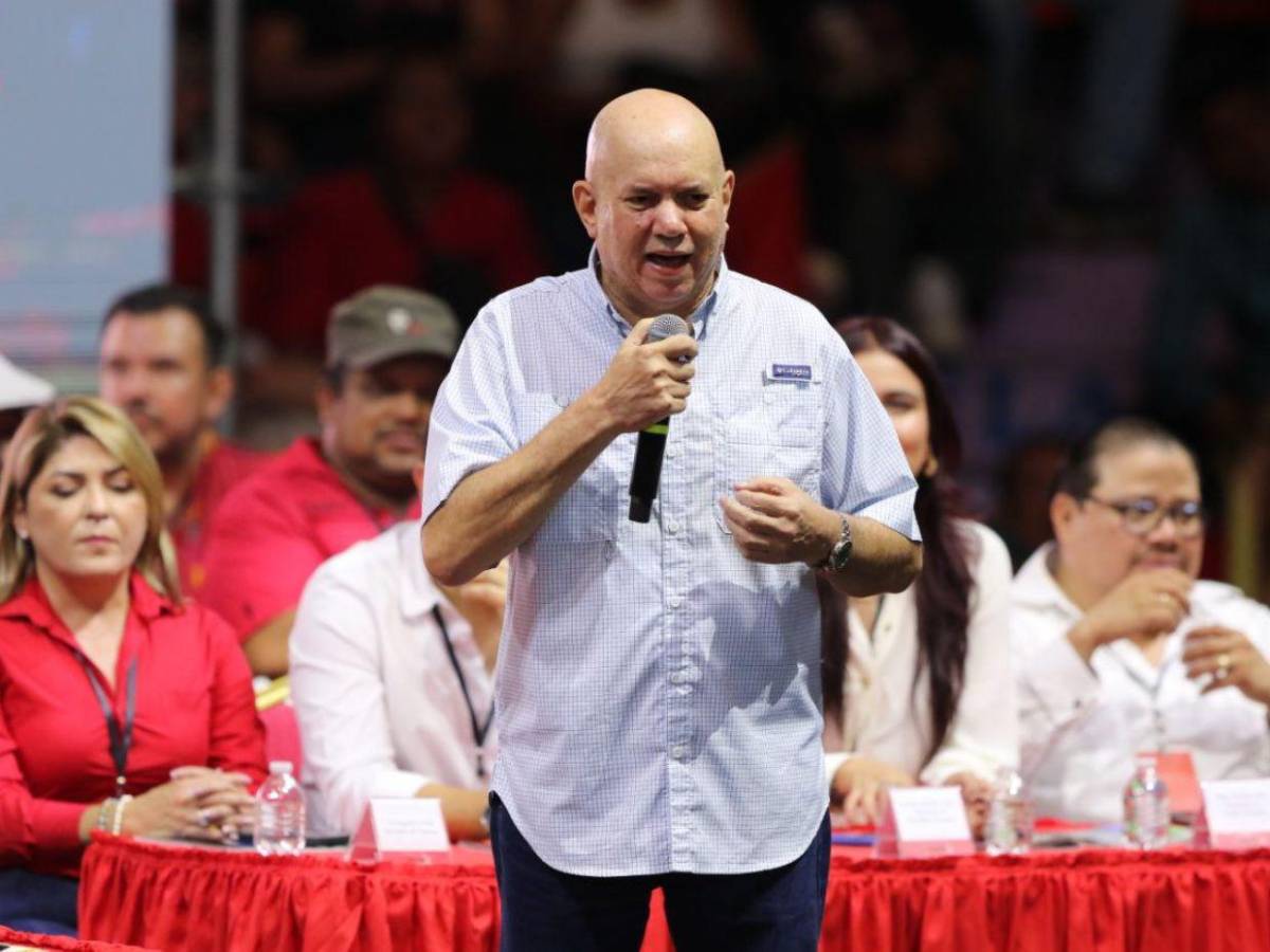 El nieto con el sombrero, figuras que resurgen y polémica revista: curiosidades en asamblea de Libre