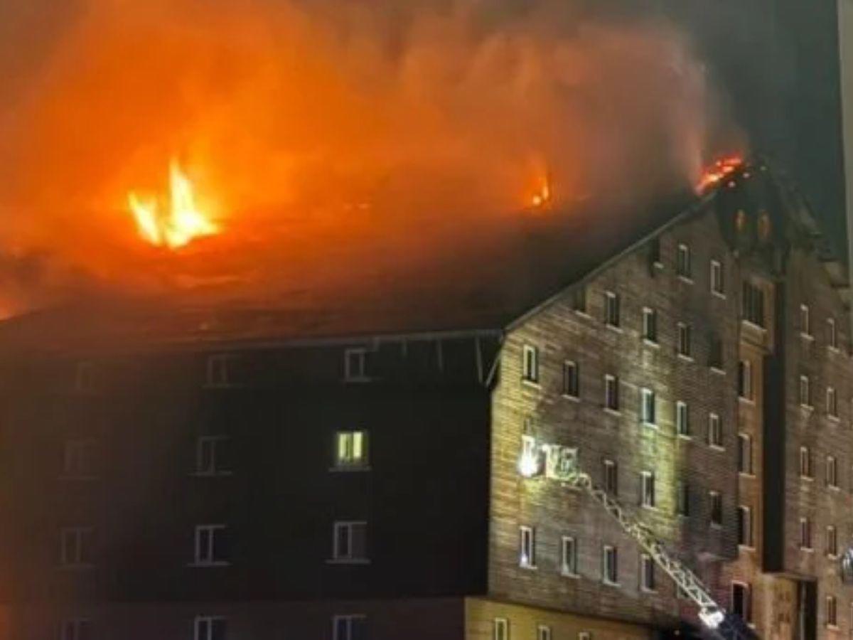 Voraz incendio en hotel de Turquía deja unas 69 personas muertas