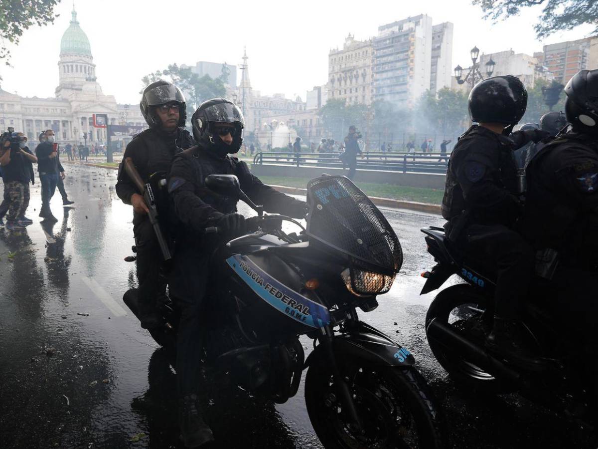 39 personas detenidas y caos deja la marcha de los jubilados en Buenos Aires