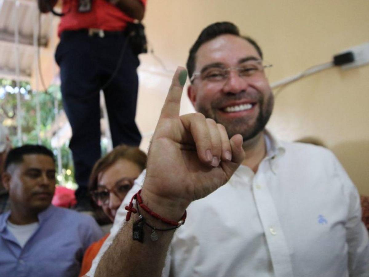 Precandidatos presidenciales ejercieron su voto en las primarias en Honduras