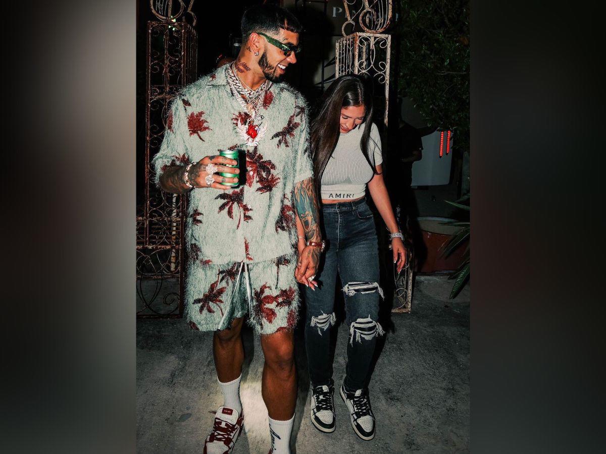 Esta es la imagen que Anuel compartió tomado de la mano con Laury.