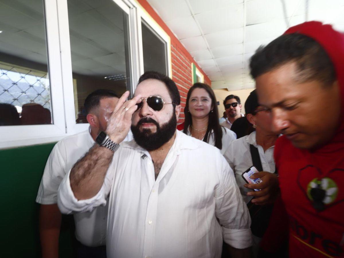 Luis Redondo, presidente del Congreso Nacional, llega a votar en San Pedro Sula