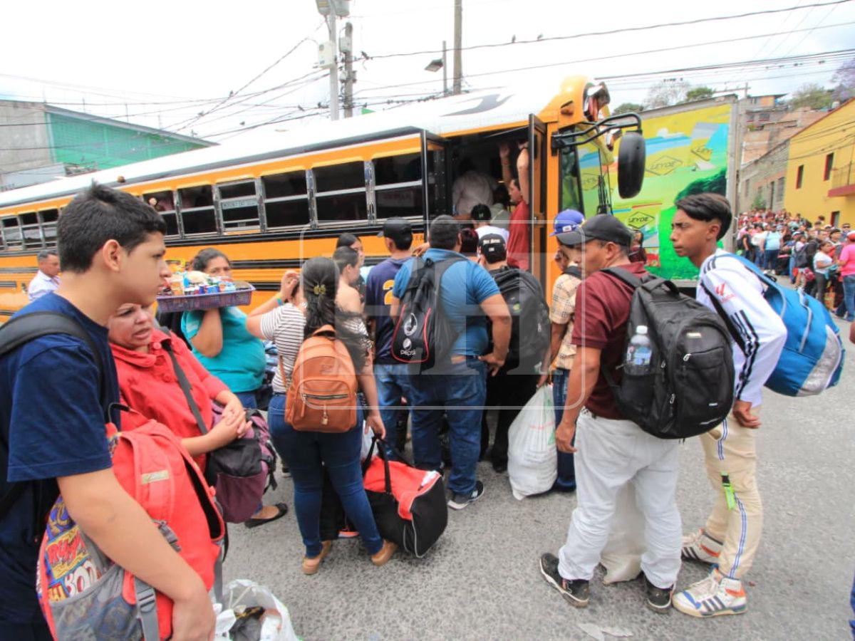 Éxodo de capitalinos llena las estaciones de buses para disfrutar la Semana Santa