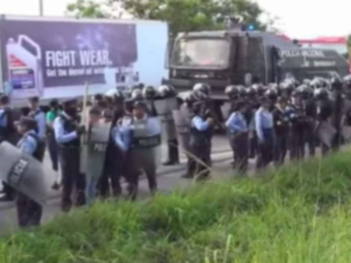 Enfrentamiento y varios detenidos dejó manifestación en carretera hacia Olancho