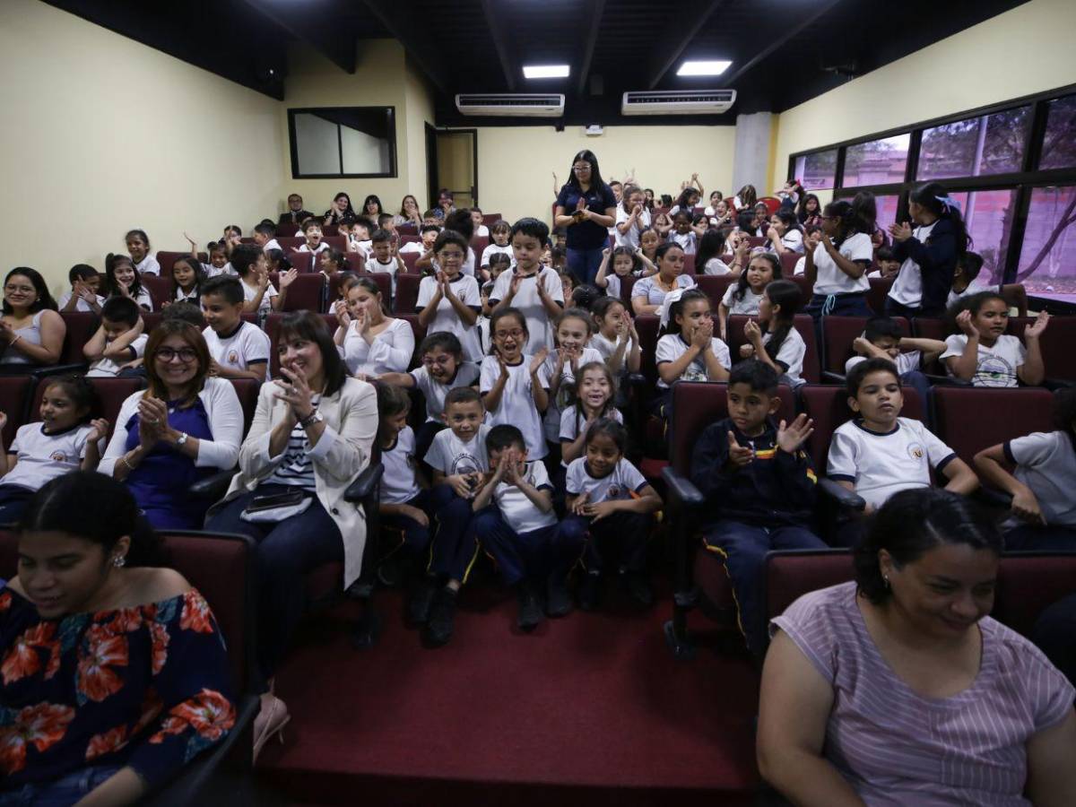 UPNFM impulsa la literatura infantil con nueva colección de cuentos de Soledad Altamirano UPNFM impulsa la literatura infantil con nueva colección de cuentos de Soledad Altamirano