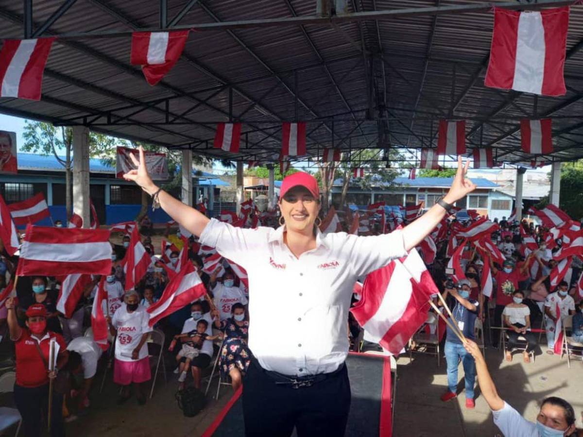 ¿Quién es Fabiola Abudoj, denunciada por Nasralla de tramar un fraude en su contra?