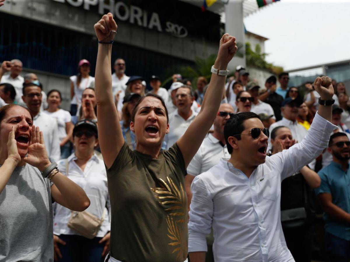 Colombia teme volver a los años más oscuros de violencia tras atentado contra Uribe Turbay