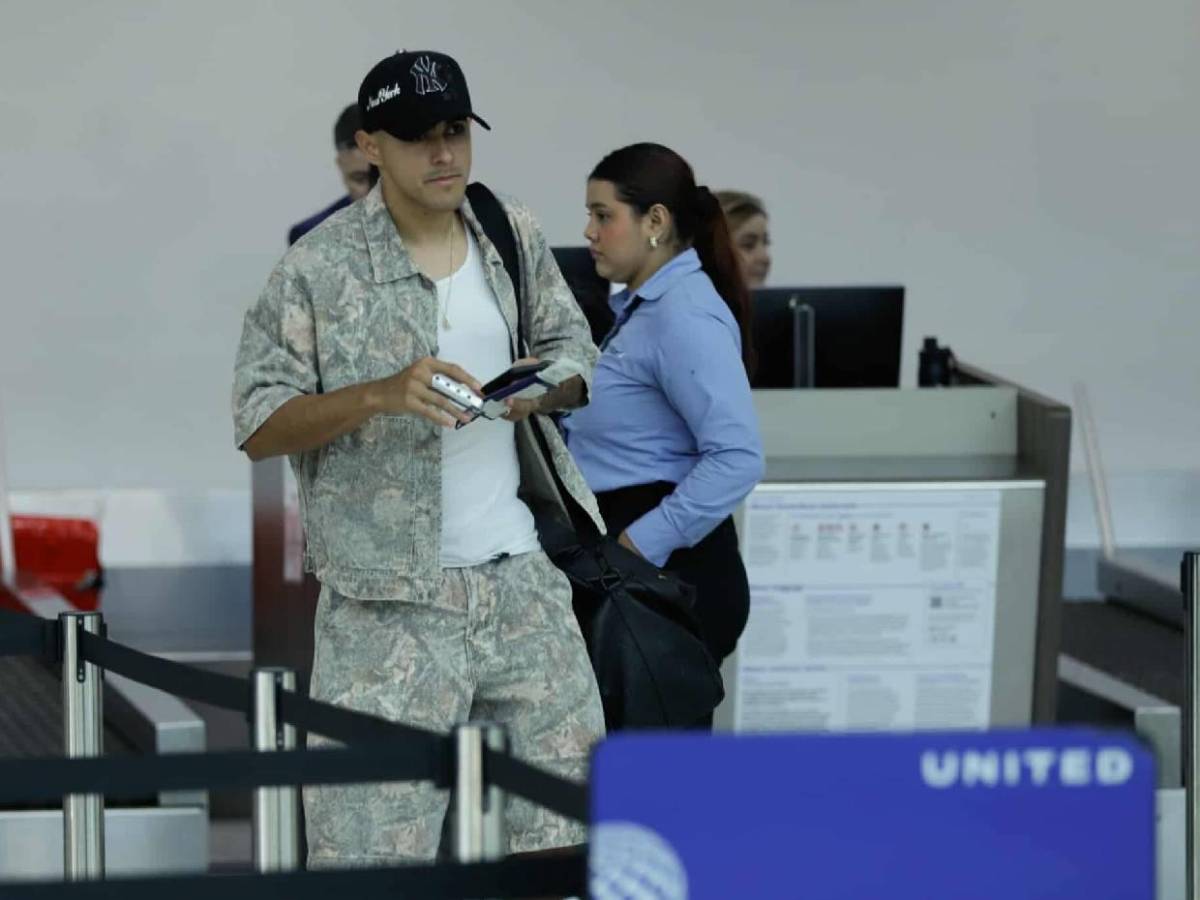 Julián junto a bella chica y Luis Palma solicitado: Legionarios viajan tras Honduras vs Nicaragua