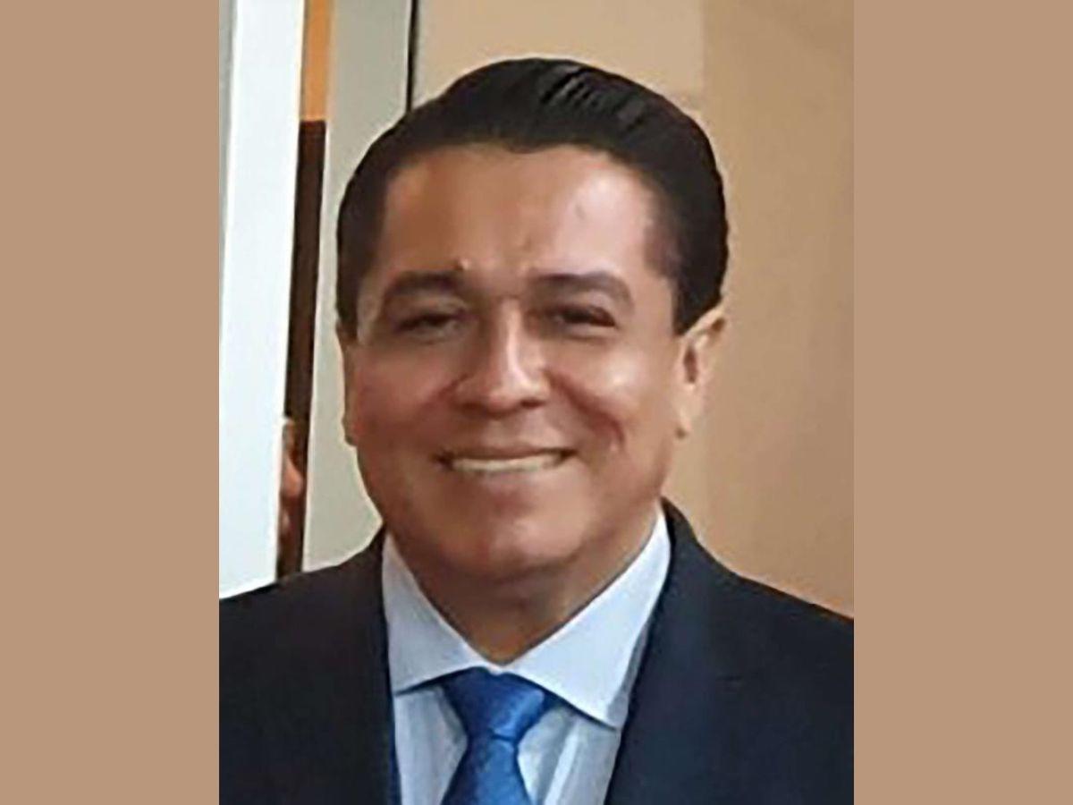 Pastor Roy Santos vuelve a los tribunales por discriminación a etnias