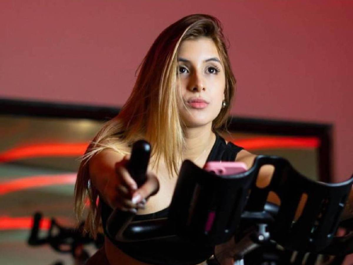 Hija de exfutbolista del Motagua causa revuelo con atrevidas fotos en redes sociales