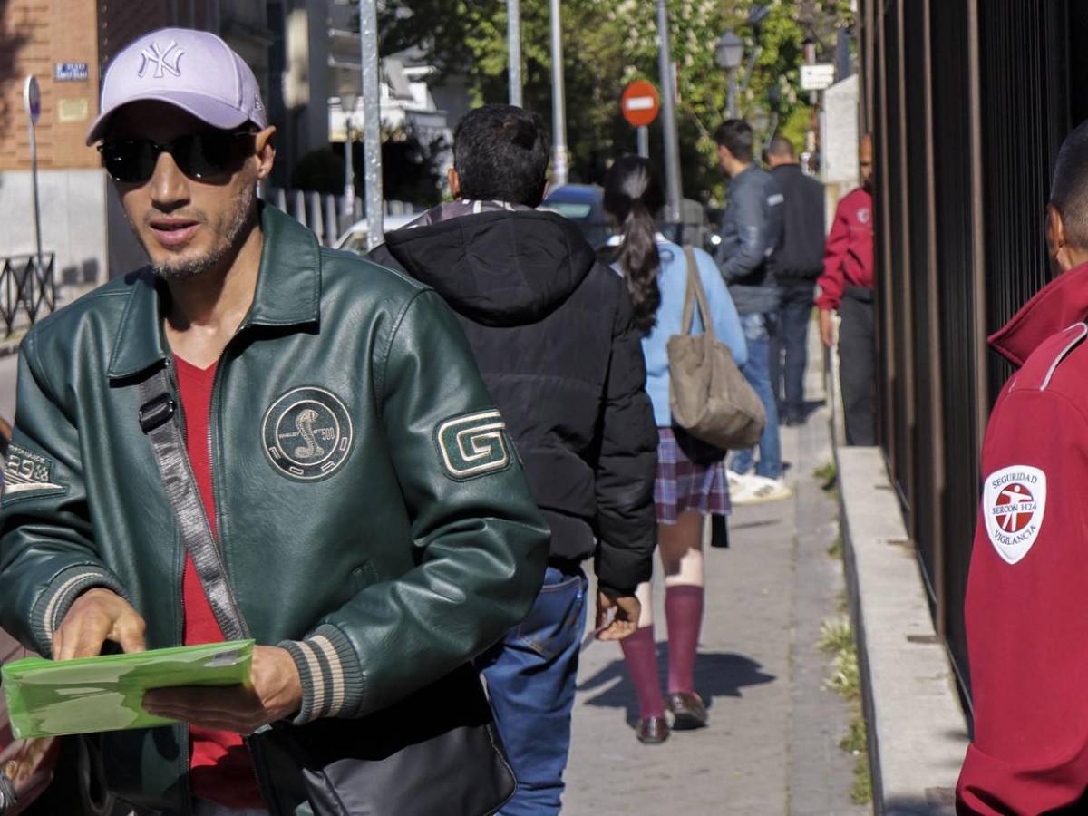 ¿Cómo optar al proceso de regularización de migrantes en España?