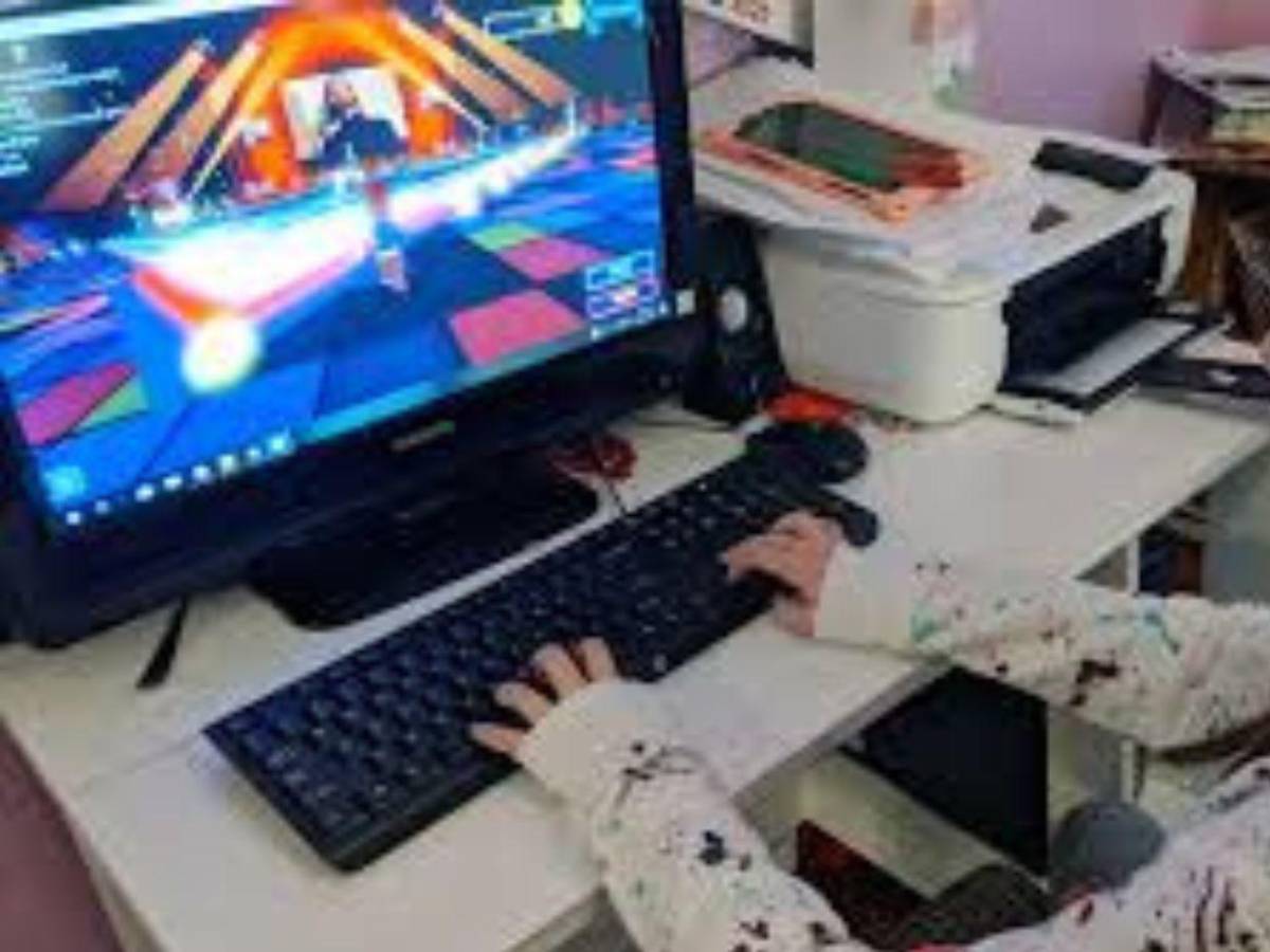 Cae presunto programador de Roblox por delitos sexuales y posesión de muñeca infantil