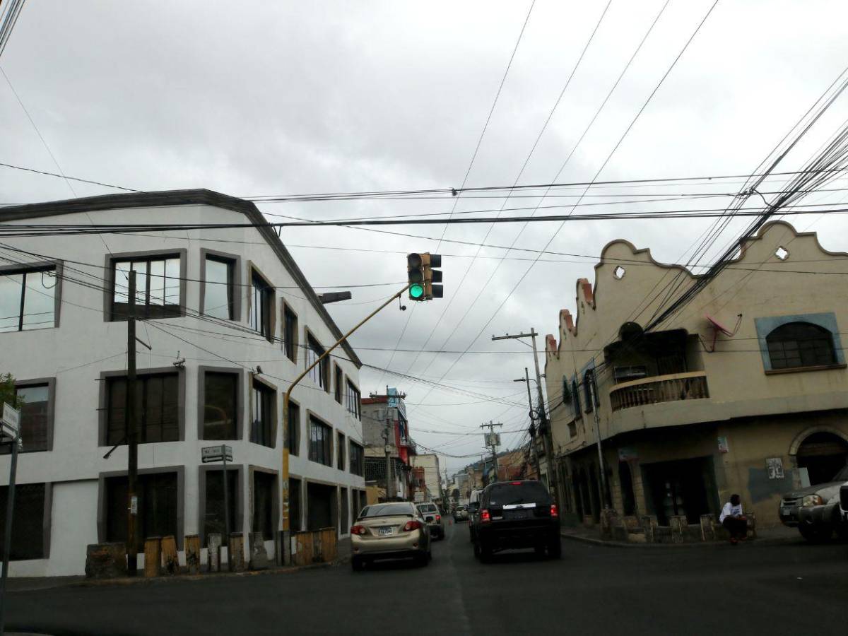 La capital tendrá semáforos inteligentes en 55 intersecciones a finales de 2026