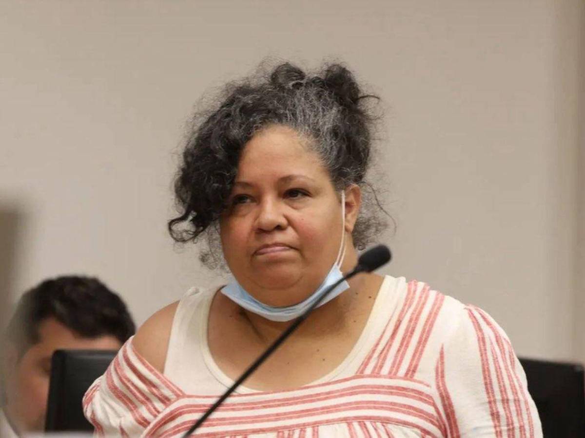 Madre ayudó a su hijo a encubrir el asesinato de su novia en El Bronx; limpió la escena