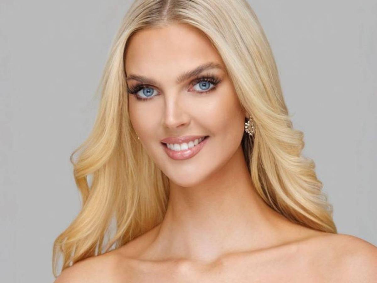 Miss Estonia causa sensación al presentarse como muñeca Barbie rumbo a Miss Universo