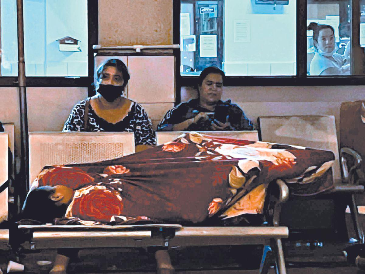 Madrugadas de pesadilla y agonía en la sala de emergencias del IHSS